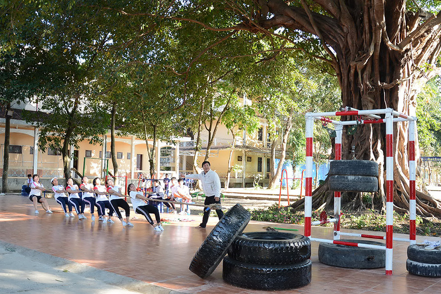 Hướng dẫn, bồi dưỡng kỹ thuật cho học sinh môn kéo co