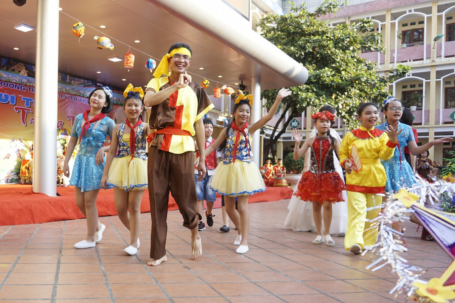 Luôn đồng hành cùng học trò. Luôn đồng hành cùng học trò.