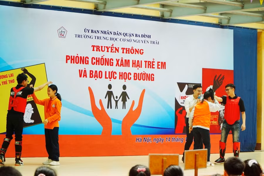 Hướng dẫn HS phản ứng với những dấu hiệu của hành vi xâm hại.