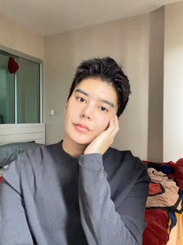 Anh vẫn thường xuyên cập nhật hình ảnh trên trang cá nhân.