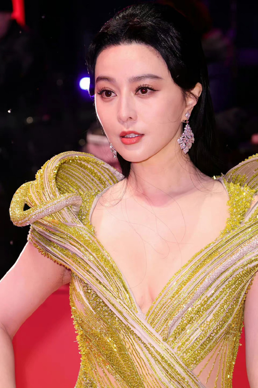 Vẻ đẹp của cô bất chấp cả hình ảnh chưa chỉnh sửa. Nhiều người bình luận loạt ảnh mới của Phạm Băng Băng là &quot;Sự trở lại của nữ thần&quot;.