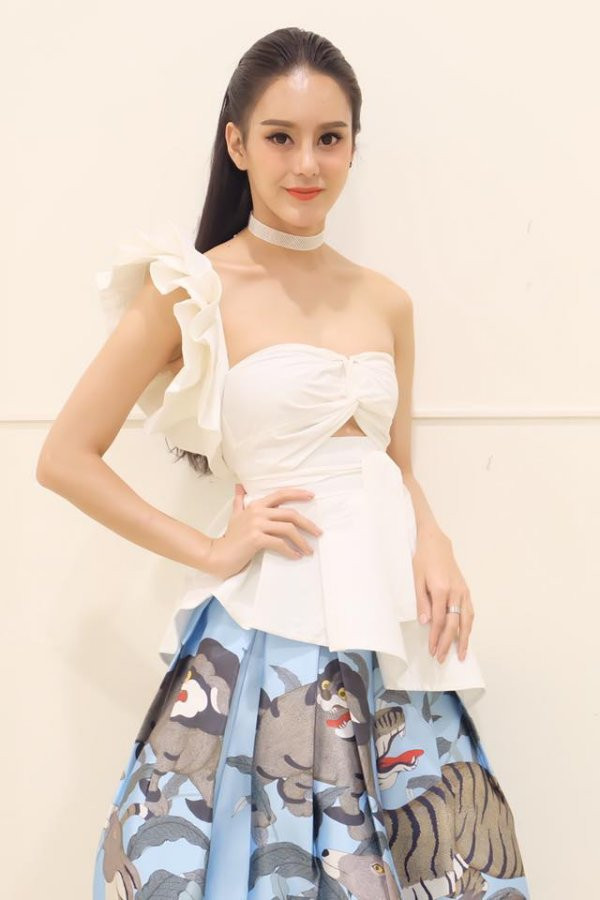 Nhan sắc của Arm từng được yêu thích và ca ngợi tại Thái Lan.