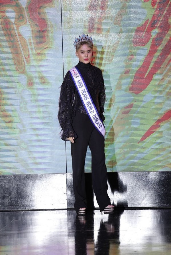 Sau khi phẫu thuật chuyển giới về nam như cũ, Trithipnipa Thippaphada tiếp tục hoạt động nghệ thuật với vai trò nghệ sĩ múa.