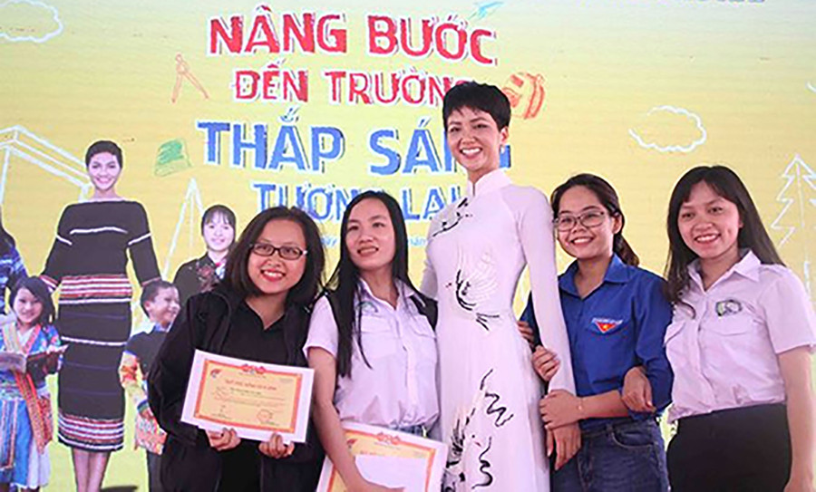 Với những hành động tích cực hoa hậu H’Hen Niê ngày càng được các bạn trẻ yêu mến.