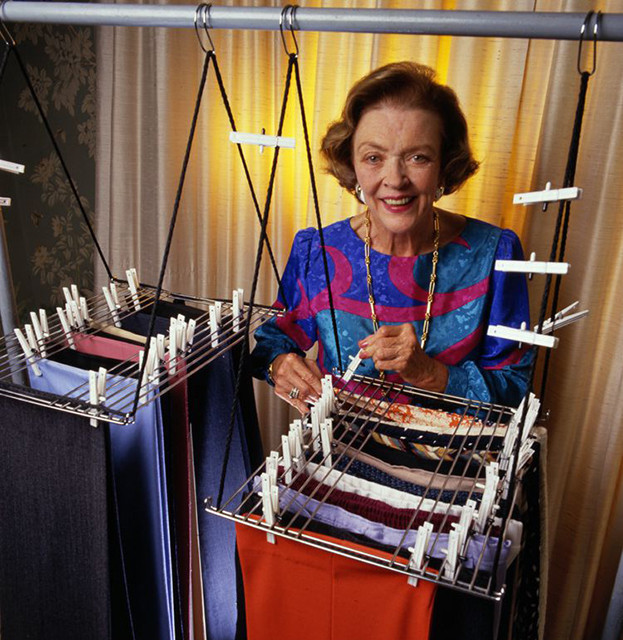 Bà Donovan đã phát minh ra một loại “tủ quần áo” mang tên Big Hang-Up Bà Donovan đã phát minh ra một loại “tủ quần áo” mang tên Big Hang-Up