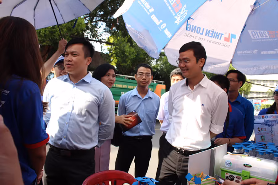 Động viên tinh thần sinh viên tình nguyện 