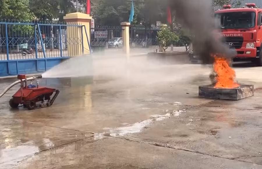 Robot cứu hỏa của 2 nam sinh Trường THPT Trần Quốc Tuấn