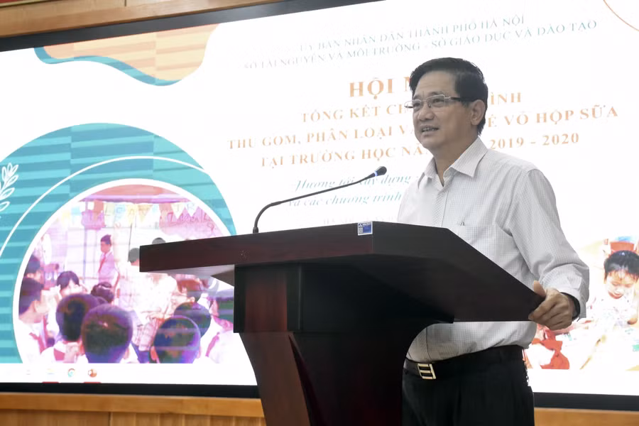 Phó Giám đốc Sở GD&amp;ĐT Hà Nội Phạm Xuân Tiến phát biểu tại Hội nghị.