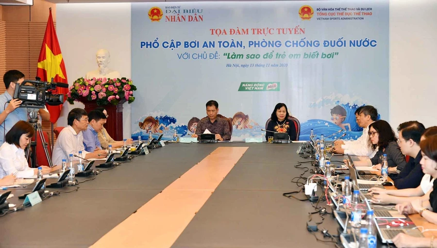 Các đại biểu tham gia Tọa đàm.