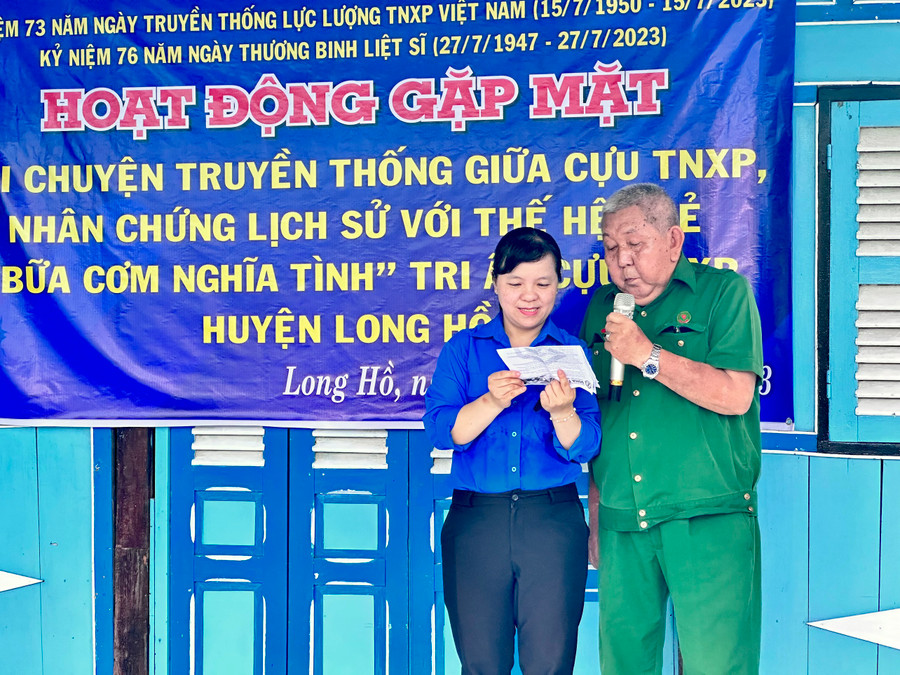 Huyện Long Hồ tổ chức hoạt động gặp mặt những người có công trên địa bàn huyện. Huyện Long Hồ tổ chức hoạt động gặp mặt những người có công trên địa bàn huyện.