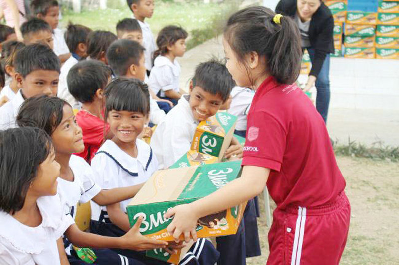 Hình ảnh đẹp của HS iSchool và các em có hoàn cảnh khó khăn ở Ninh Thuận Hình ảnh đẹp của HS iSchool và các em có hoàn cảnh khó khăn ở Ninh Thuận