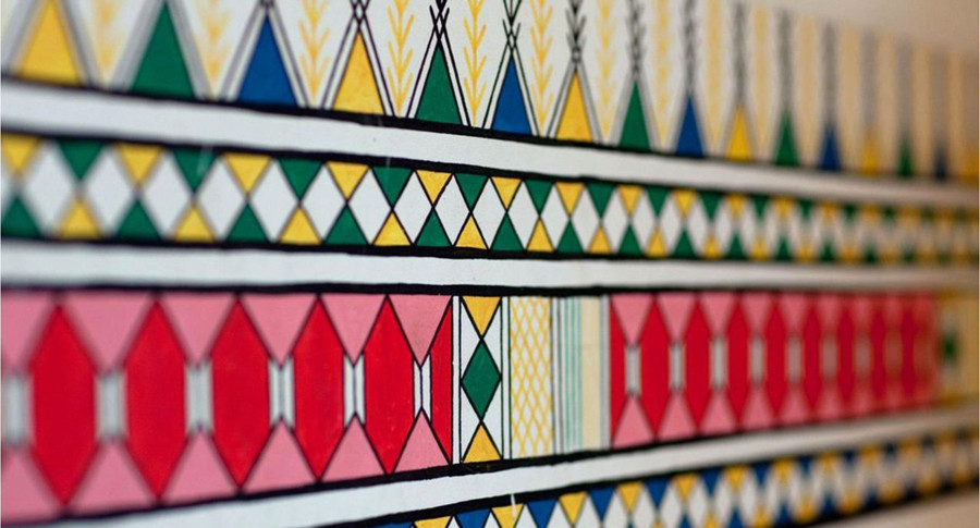 Một mảnh hoa văn sơn tường phòng khách truyền thống của người Qahtanite. Một mảnh hoa văn sơn tường phòng khách truyền thống của người Qahtanite.