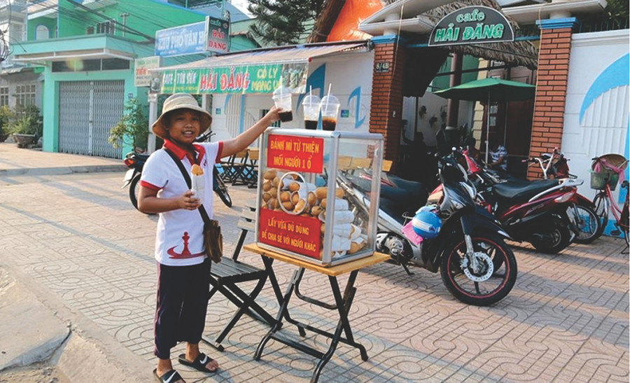 Quán cà phê Hải Đăng - nơi phát bánh mì, cà phê miễn phí cho bà con nghèo Quán cà phê Hải Đăng - nơi phát bánh mì, cà phê miễn phí cho bà con nghèo