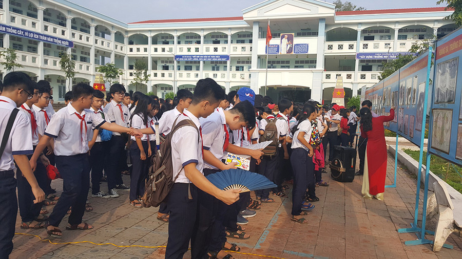 Học sinh Trường THCS Châu Văn Liêm, quận Ô Môn, TP Cần Thơ sinh hoạt ngoại khóa về rèn luyện kỹ năng