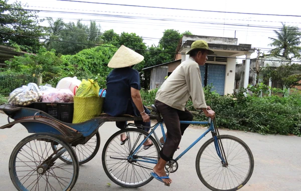 Xe lôi - "xe vua" ở vùng biên giới Đồng Tháp