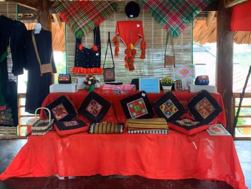 Trường học đa sắc màu văn hóa ảnh 3