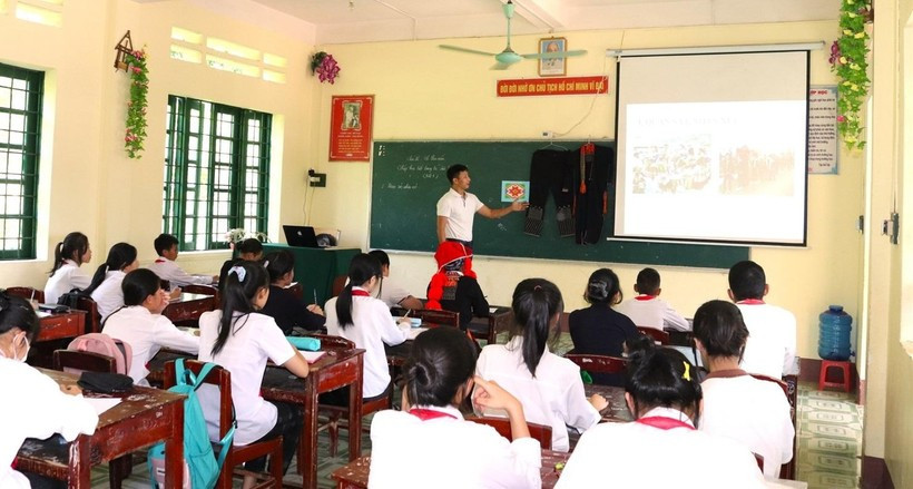 Trường học đa sắc màu văn hóa ảnh 2