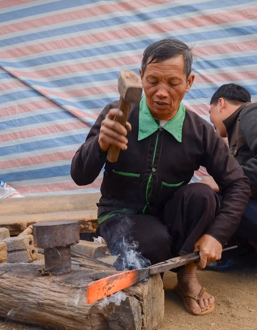 Người Mông Mường Phăng giữ nghề truyền thống ảnh 2