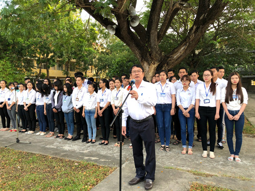 Trường CĐ Cần Thơ tổ chức lễ chào cờ đầu năm 2018 Trường CĐ Cần Thơ tổ chức lễ chào cờ đầu năm 2018