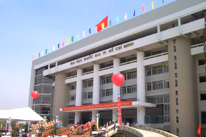 Tòa nhà ĐHQG TPHCM