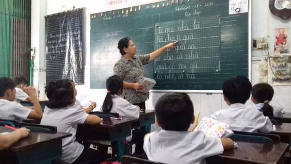 Lớp học tình thương “bao cấp” giữa Sài Gòn