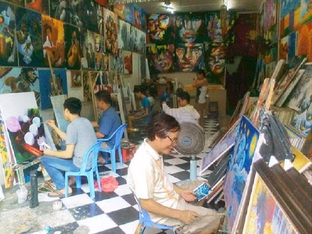 Một phòng chép tranh trên đường Trần Phú