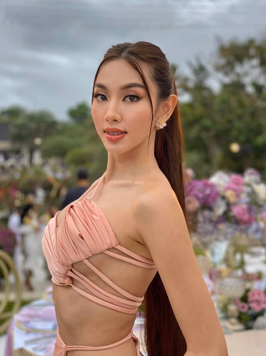 Thùy Tiên trong bức hình gốc được đánh giá khỏe khoắn và hấp dẫn.