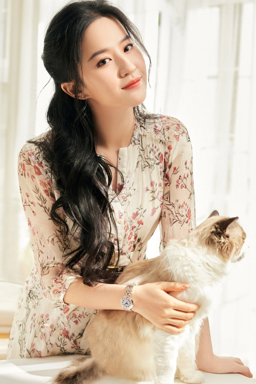 Cô yêu thích uống nước ép trái cây kết hợp với rau củ. Các món nước ép trái cây yêu thích của cô là chanh leo, táo, dâu, chanh tươi... Cô yêu thích uống nước ép trái cây kết hợp với rau củ. Các món nước ép trái cây yêu thích của cô là chanh leo, táo, dâu, chanh tươi...