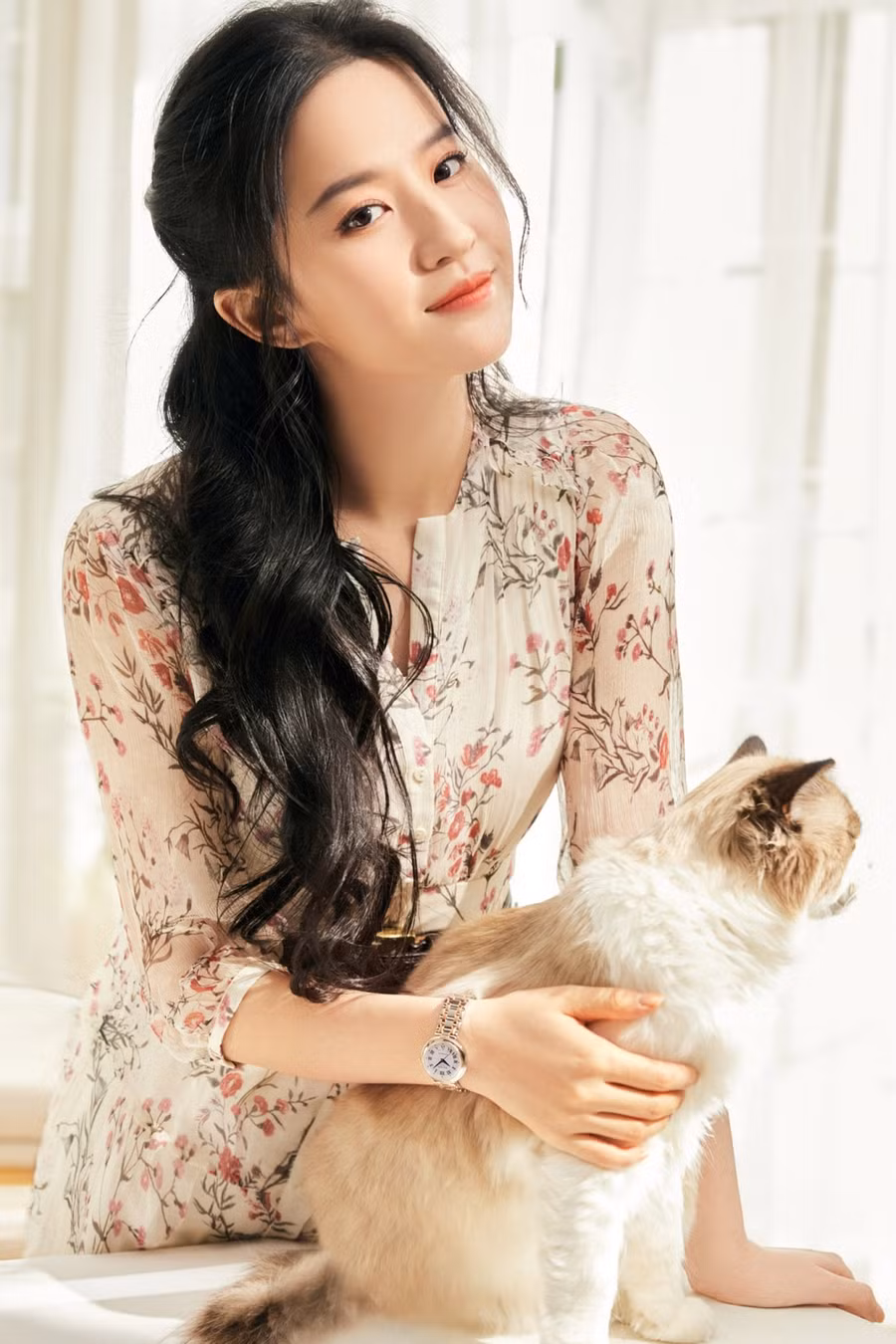 Cô yêu thích uống nước ép trái cây kết hợp với rau củ. Các món nước ép trái cây yêu thích của cô là chanh leo, táo, dâu, chanh tươi...