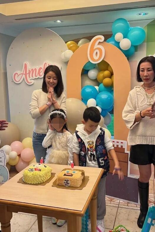 Con gái của cặp đôi Lâm Tâm Như và Hoắc Kiến Hoa bị lộ chân dung khi tổ chức sinh nhật tại lớp học.