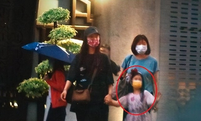 Amelia được giữ kín về hình ảnh, cô con gái của cặp đôi diễn viên đình đám được bố mẹ bảo vệ để không bị ảnh hưởng đến cuộc sống.