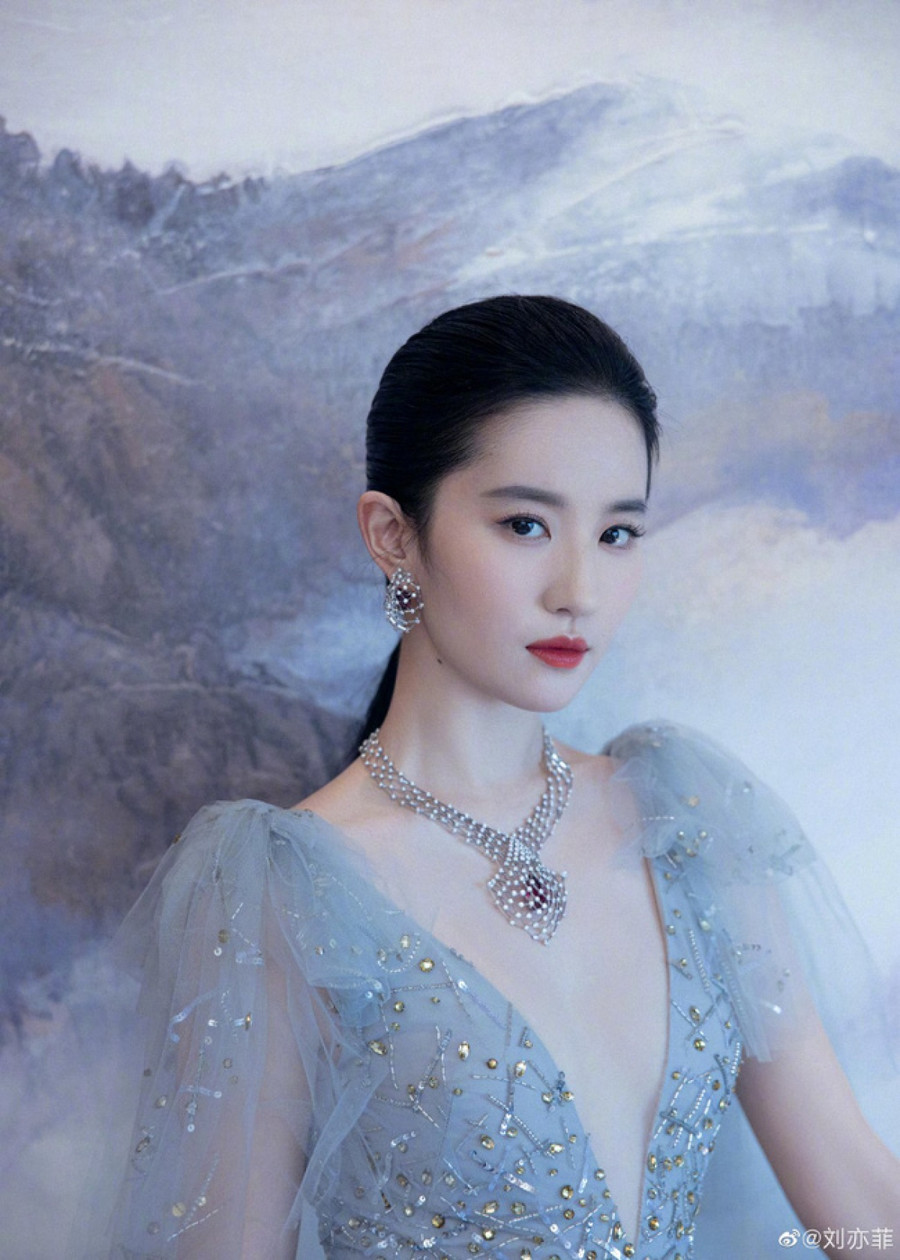 Nữ diễn viên sinh năm 1987 không ăn đồ chiên xào, cô cho rằng cơ thể khỏe mạnh cũng đồng nghĩa với làn da khỏe mạnh. Nữ diễn viên sinh năm 1987 không ăn đồ chiên xào, cô cho rằng cơ thể khỏe mạnh cũng đồng nghĩa với làn da khỏe mạnh.