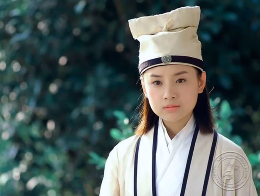 Đổng Khiết được yêu thích với loạt phim tên tuổi như Kim Phấn Thế Gia, Thiên thượng nhân gian, Tân Lương Sơn Bá - Chúc Anh Đài...