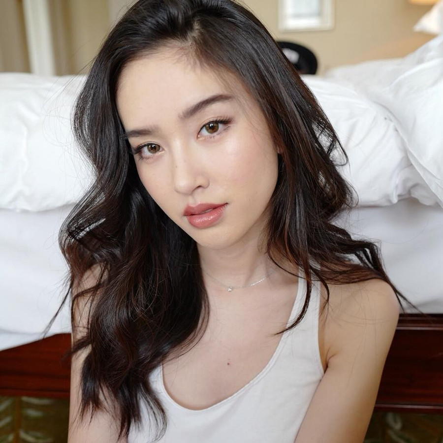 Cô từng đóng các phim điện ảnh, truyền hình như Cuộc chiến á phiện, Đổ thành phong vân 2, Bác sĩ ma quỷ, Nang Khaen. Cô từng đóng các phim điện ảnh, truyền hình như Cuộc chiến á phiện, Đổ thành phong vân 2, Bác sĩ ma quỷ, Nang Khaen.