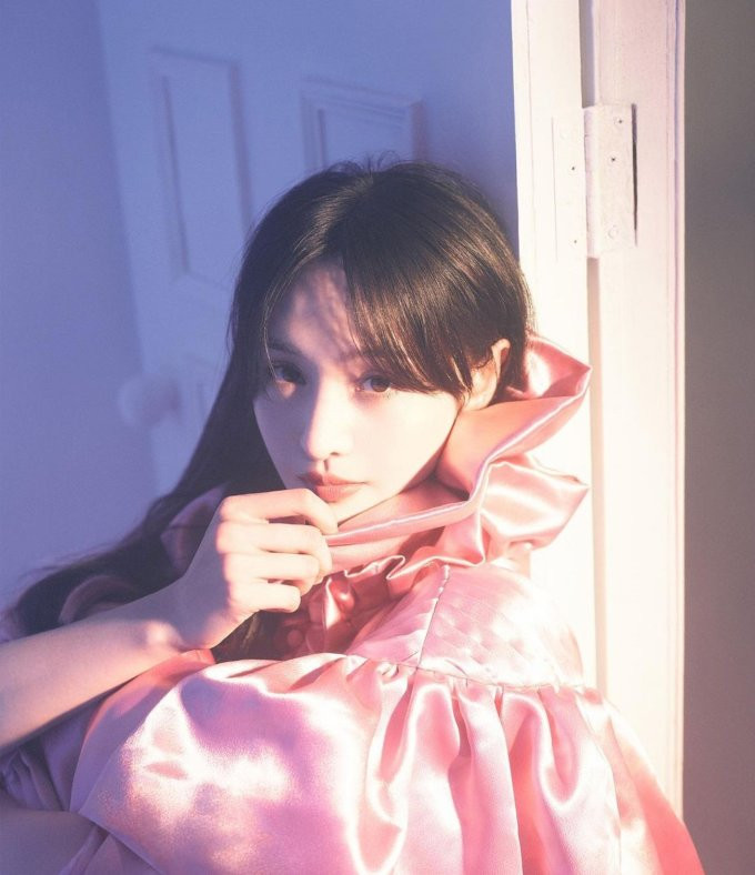 Doanh nhân Trương Hằng - tình cũ của diễn viên Trịnh Sảng - tố cô sống không thành thật, nhiều tiền nhưng lại nói mình kinh tế khó khăn.