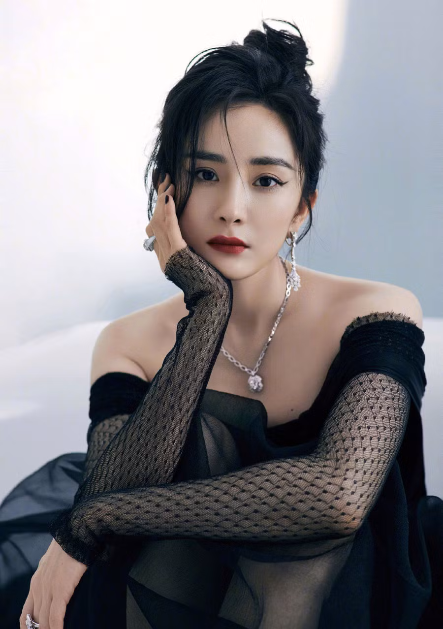 Dương Mịch đưa ra yêu cầu những người này giải thích, xóa mọi thông tin sai lệch liên quan đến cô, xin lỗi công khai và bồi thường tổn thất tinh thần.