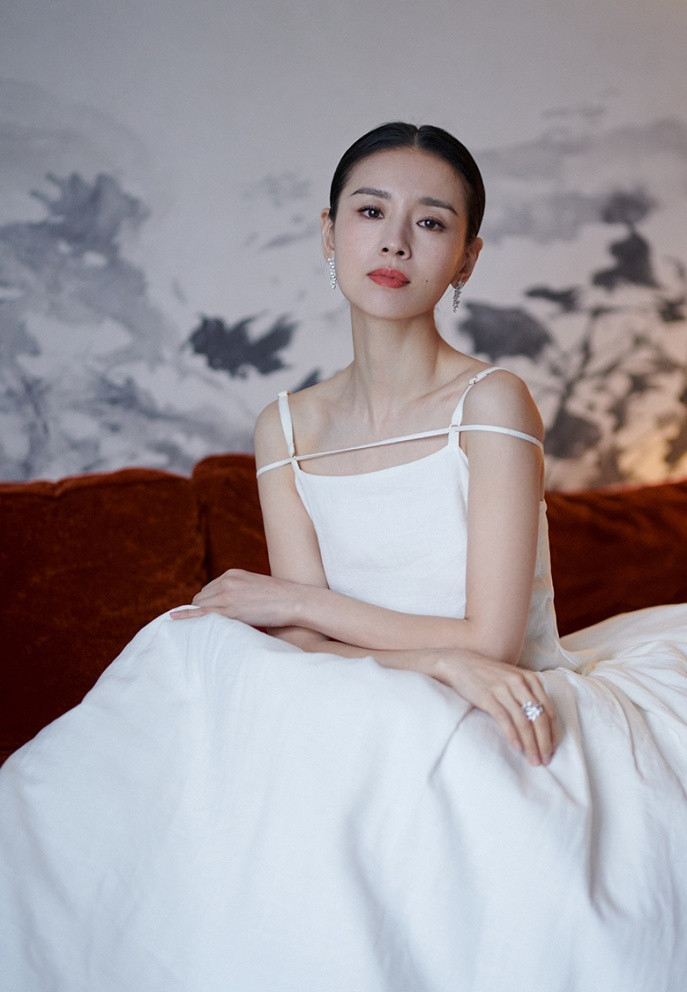 Cô từng nhận nhiều lời chỉ trích về chuyện tình cảm và cách hành xử không văn minh với chồng cũ. Cô từng nhận nhiều lời chỉ trích về chuyện tình cảm và cách hành xử không văn minh với chồng cũ.