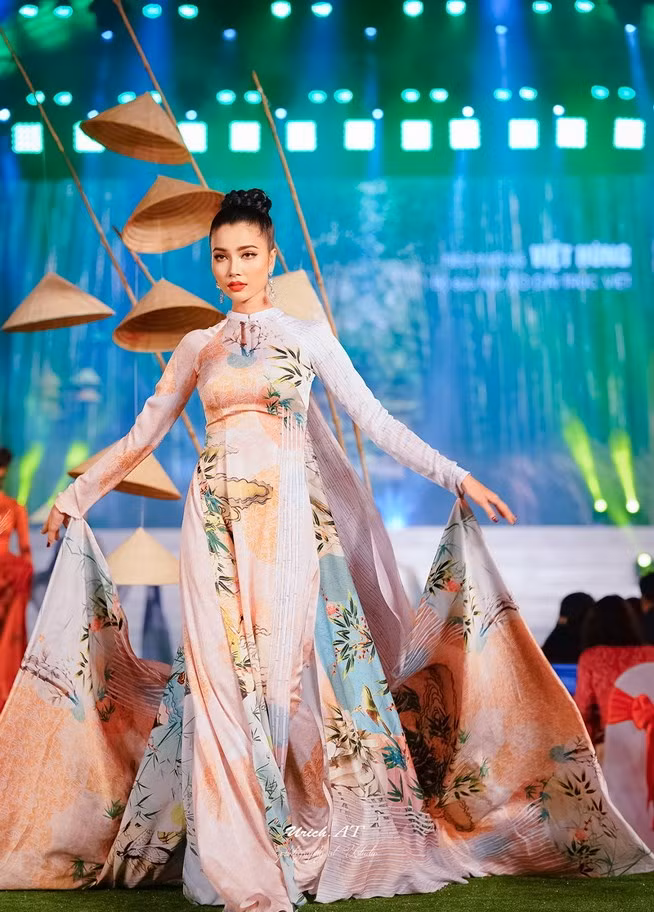 Trình diễn áo dài tại Lễ hội Áo dài TPHCM 2018