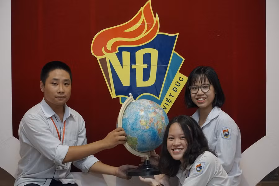 Học sinh THPT Việt Đức hào hứng hội nhập quốc tế.