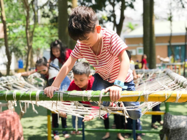 Đảm bảo an toàn cho học sinh khi tổ chức hoạt động ngoại khóa. Đảm bảo an toàn cho học sinh khi tổ chức hoạt động ngoại khóa.