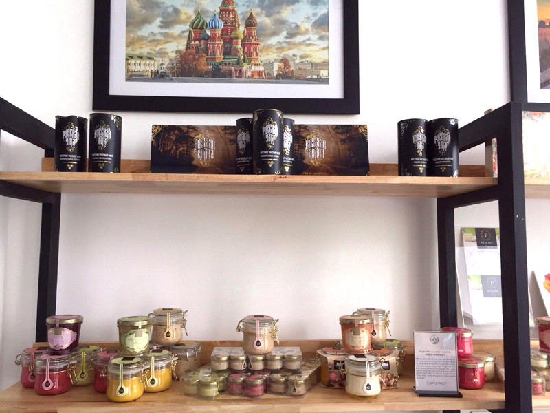 Đặc sản Nga được trưng bày trên kệ hàng