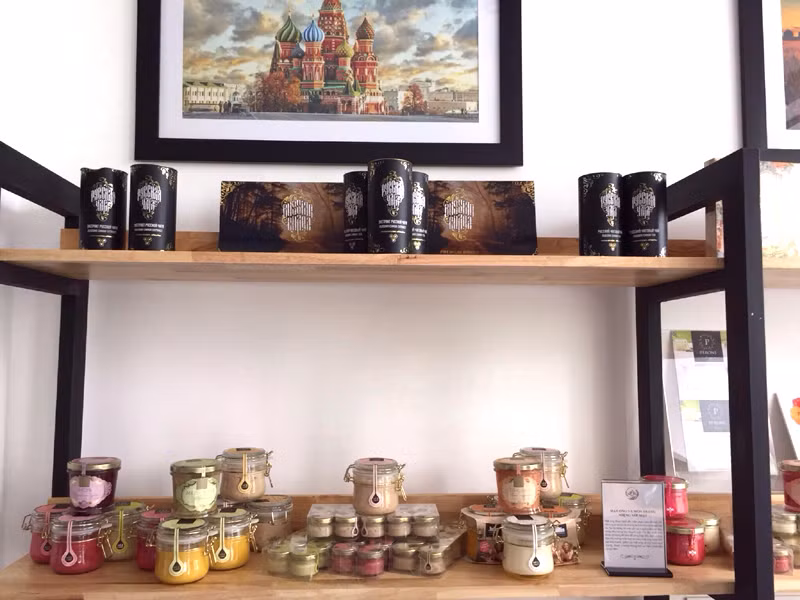 Đặc sản Nga được trưng bày trên kệ hàng