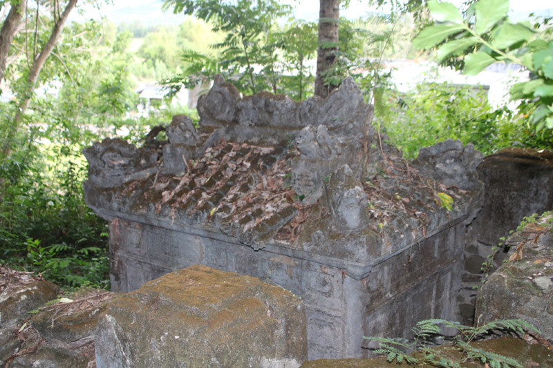 Mộ táng loại hình mái nhà