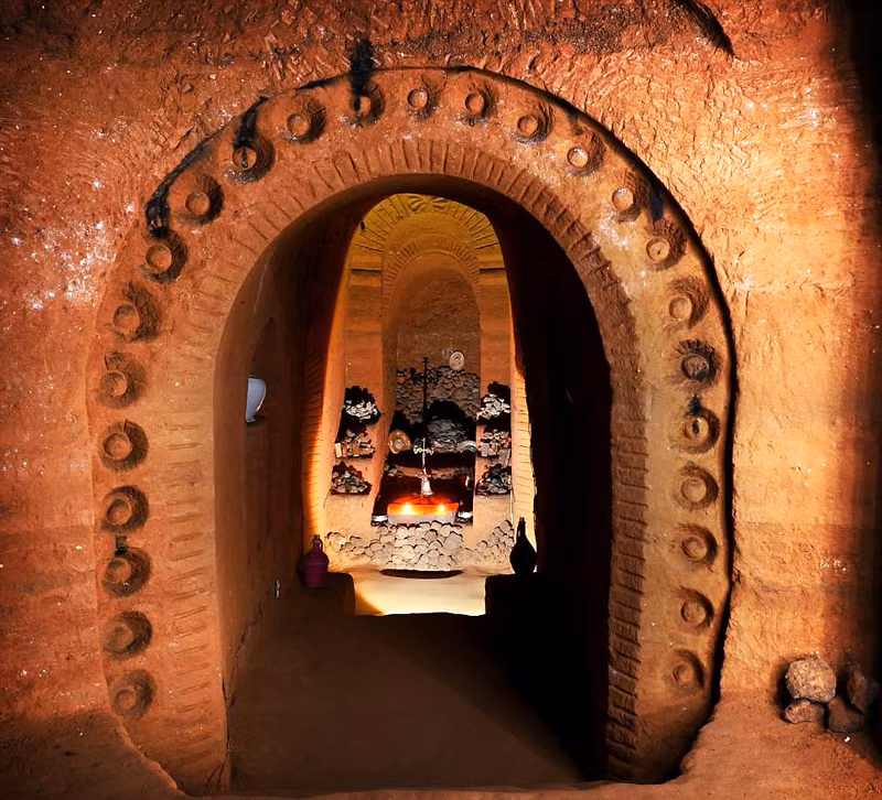 Một bàn thờ nhỏ trong nhà