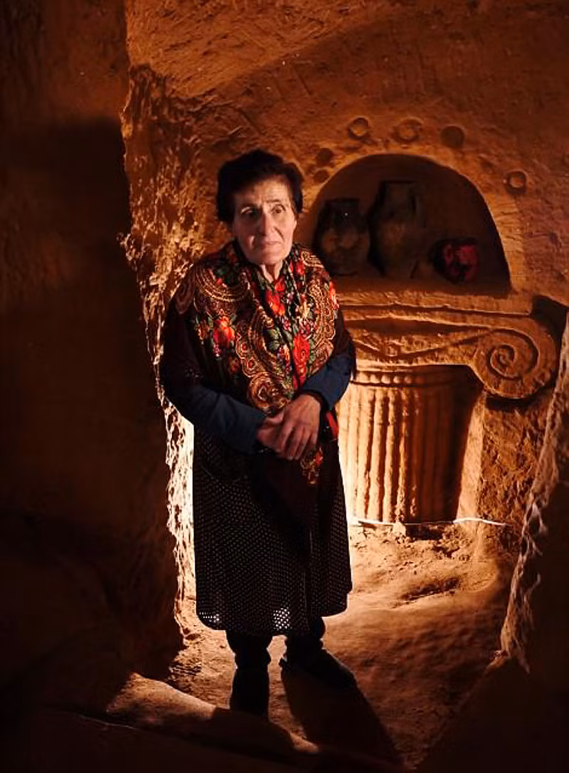 Bà Tosya, người gợi ý cho ngôi nhà độc đáo thành hình