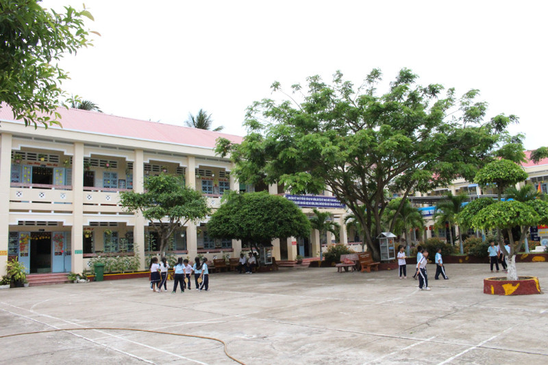 Trường Tiểu học An Thạnh 2A đạt chuẩn quốc gia mức độ 2, có sự đóng góp không nhỏ của thầy hiệu trưởng Nguyễn Quốc Khởi