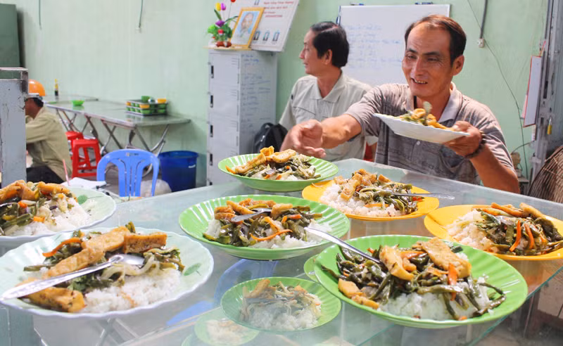 Quán cơm 0 đồng vùng biên