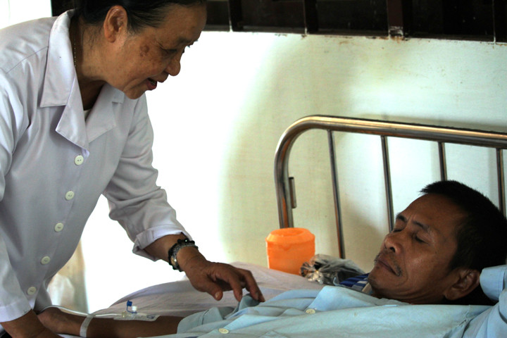 Thăm hỏi người bệnh