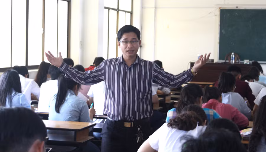 Người thầy “tay không” đến lớp