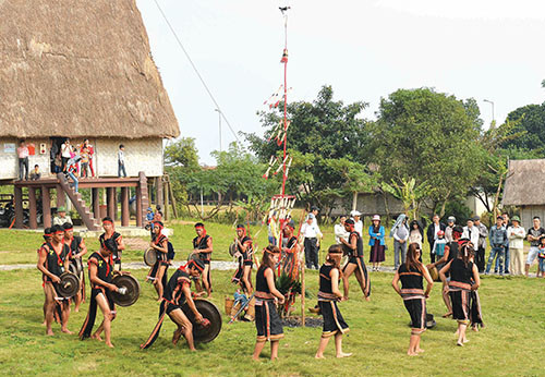 Lễ hội cầu an của dân tộc Bana